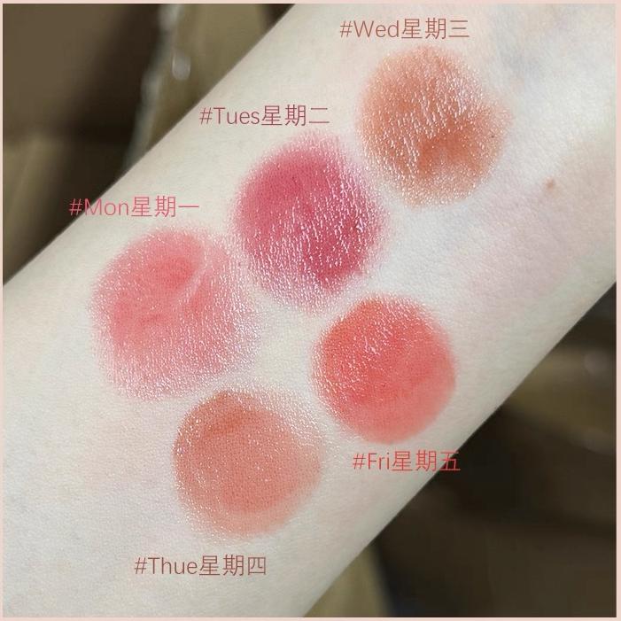 コスメポーチ購入で、豪華コスメプレゼント！